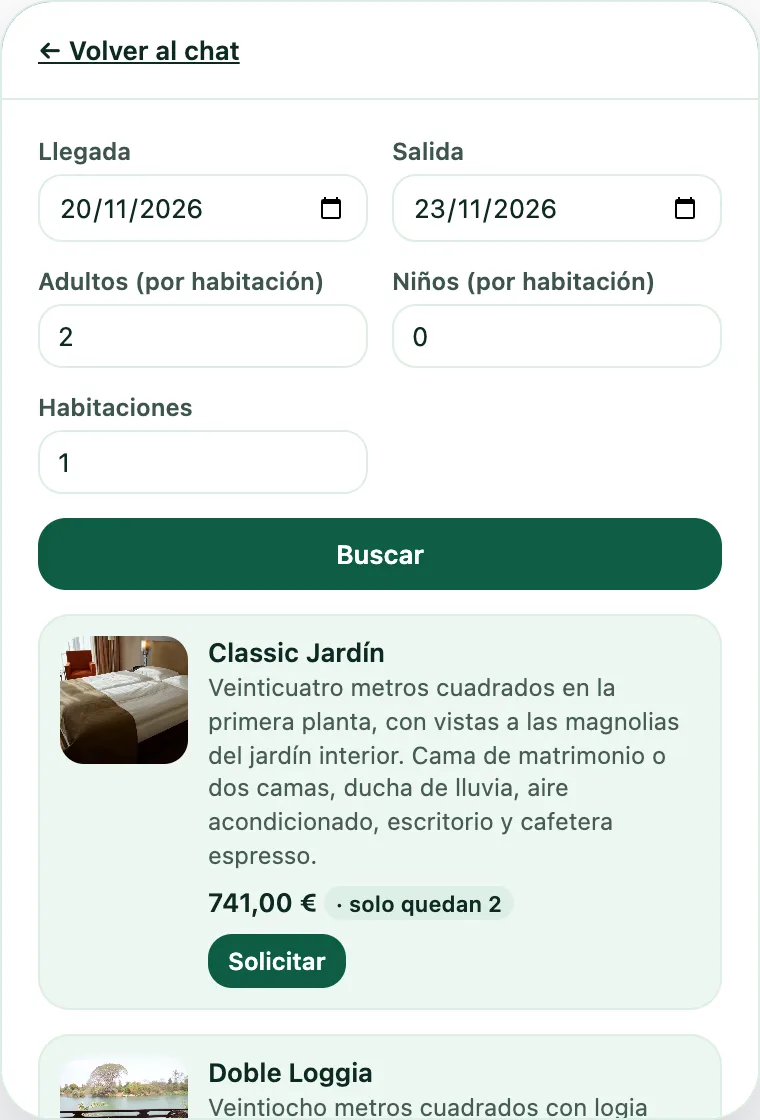 El widget de ConSergio en la web de Hotel Aurora: la búsqueda para dos adultos del 20 al 23 de noviembre y las primeras habitaciones libres, con el precio de la estancia y el botón Solicitar.
